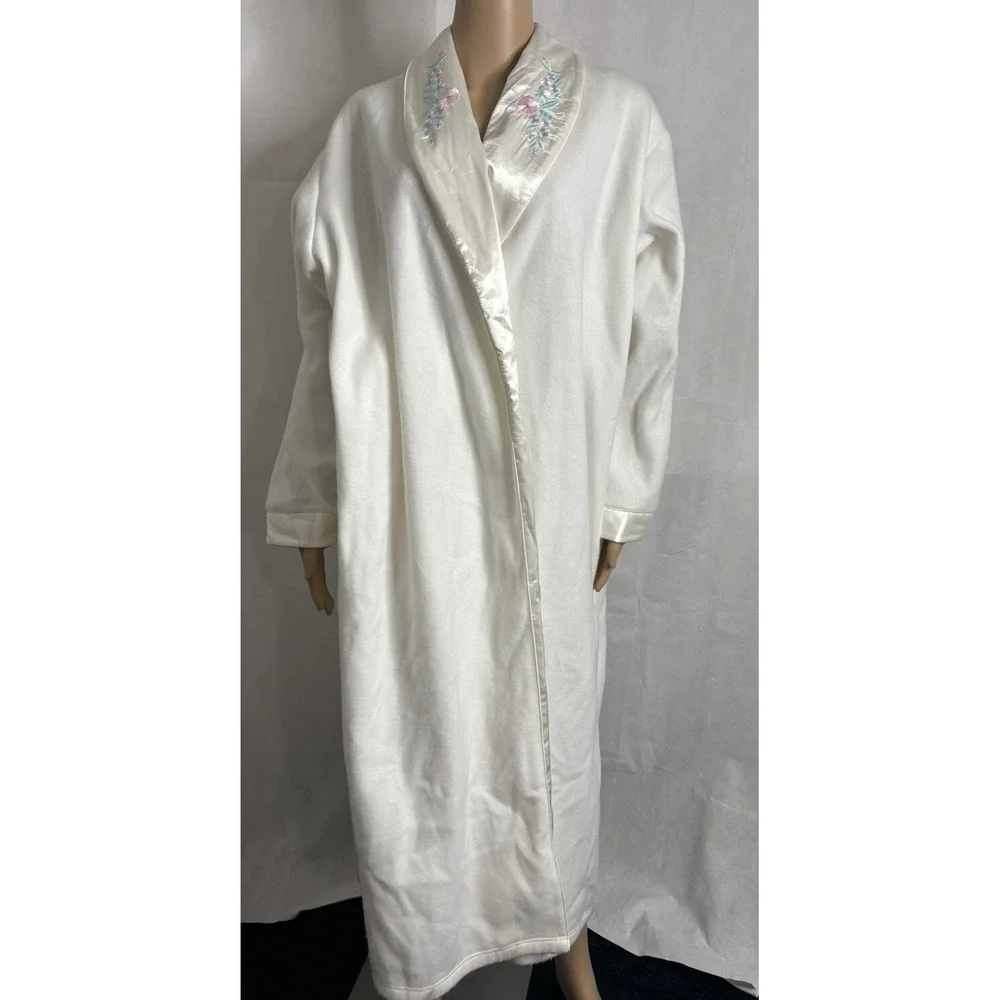 Erika Taylor Intimates Robe Womens Petite L PL Fleece Embroidered Satin **READ